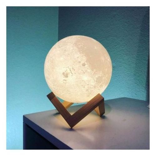 مصباح القمر ثلاثي الأبعاد (3D): إضاءة ليلية مطبوعة بتقنية متطورة، قابلة لإعادة الشحن عبر USB، مع تحكم باللمس لضبط السطوع.