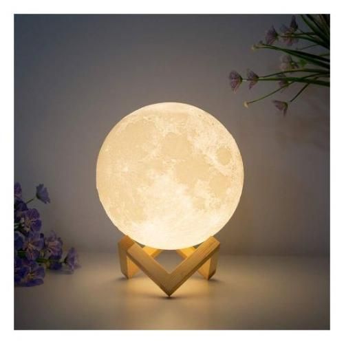 مصباح القمر ثلاثي الأبعاد (3D): إضاءة ليلية مطبوعة بتقنية متطورة، قابلة لإعادة الشحن عبر USB، مع تحكم باللمس لضبط السطوع.